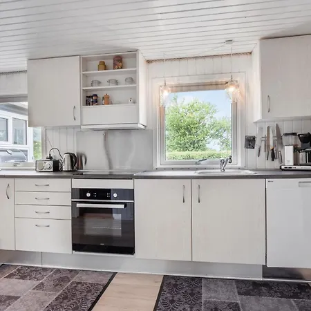 4 Bedroom Cozy In Feriehus *