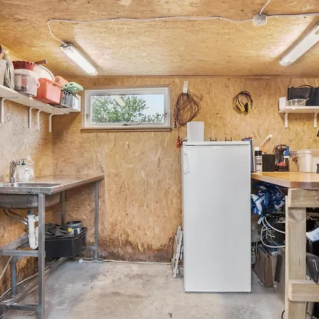 4 Bedroom Cozy In Feriehus