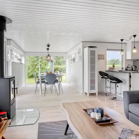 4 Bedroom Cozy In بيت للعطل ميدِلفارت