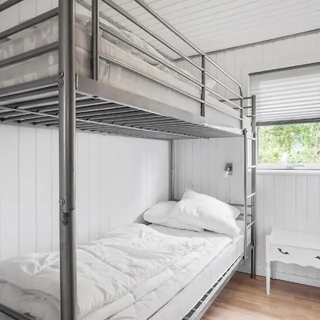 Feriehus 4 Bedroom Cozy In