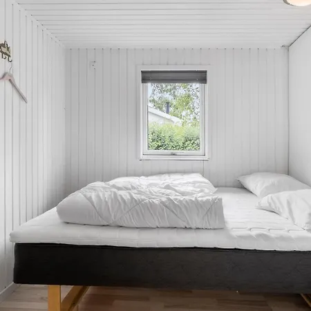 بيت للعطل 4 Bedroom Cozy In ميدِلفارت