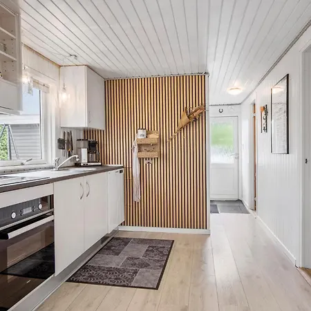4 Bedroom Cozy In Feriehus