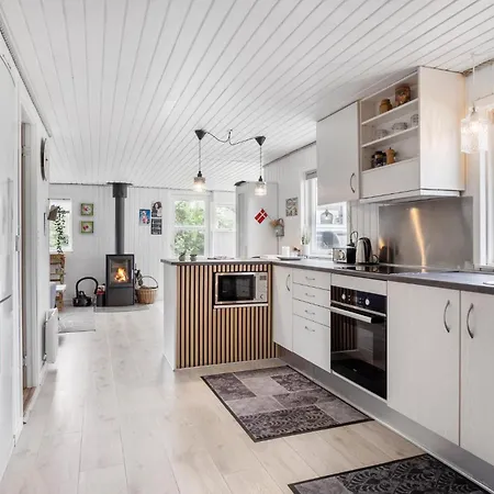 بيت للعطل 4 Bedroom Cozy In