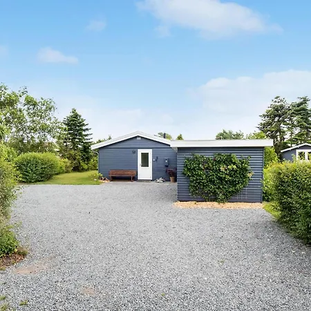 4 Bedroom Cozy In Feriehus