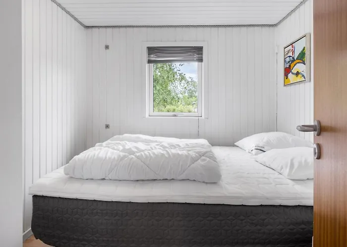 Дом отдыха 4 Bedroom Cozy In