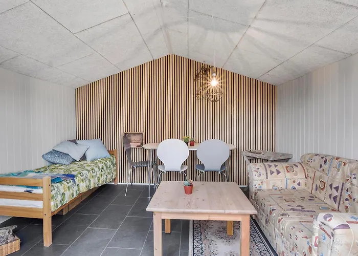 4 Bedroom Cozy In Дом отдыха *