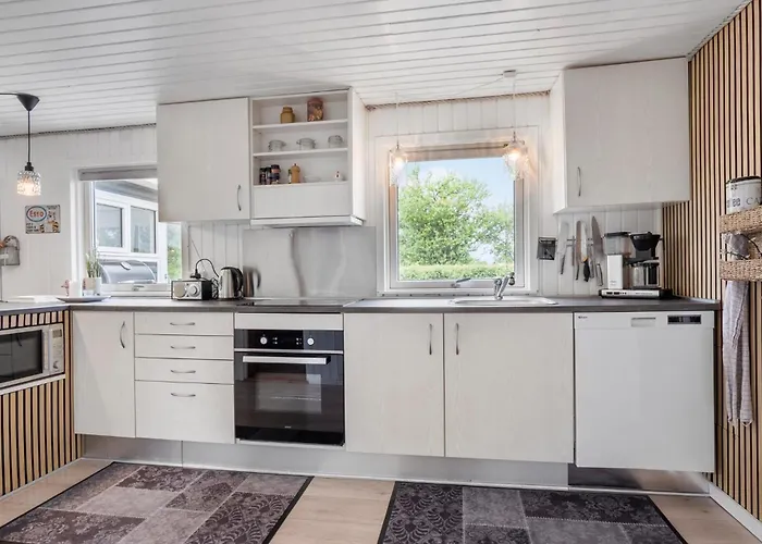 4 Bedroom Cozy In Дом отдыха *