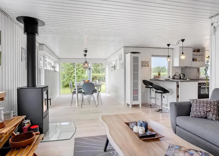 4 Bedroom Cozy In Дом отдыха Миддельфарт
