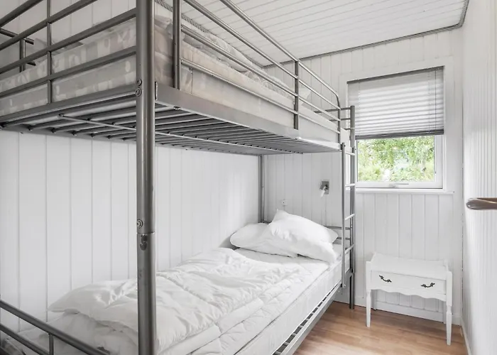 Дом отдыха 4 Bedroom Cozy In