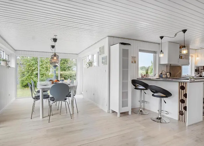 4 Bedroom Cozy In Дом отдыха Миддельфарт