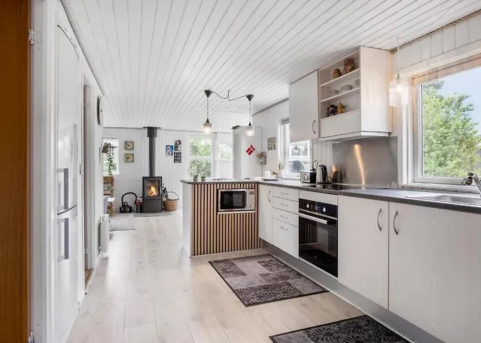 Дом отдыха 4 Bedroom Cozy In