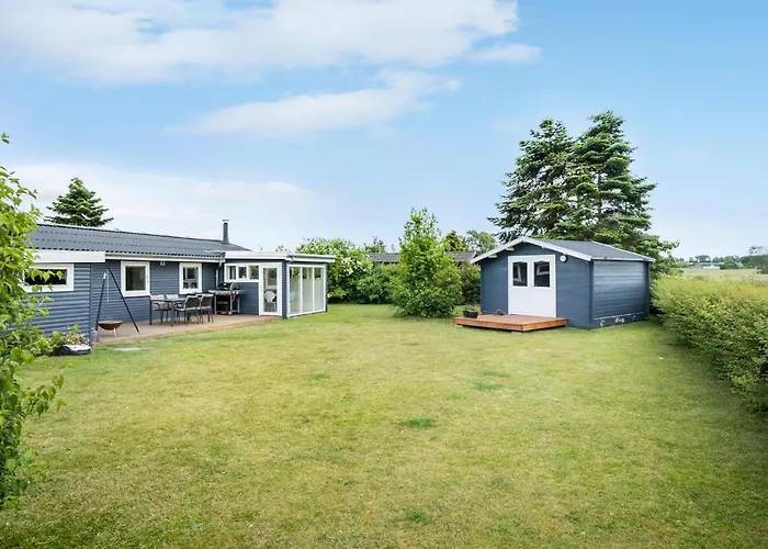 4 Bedroom Cozy In Дом отдыха Миддельфарт