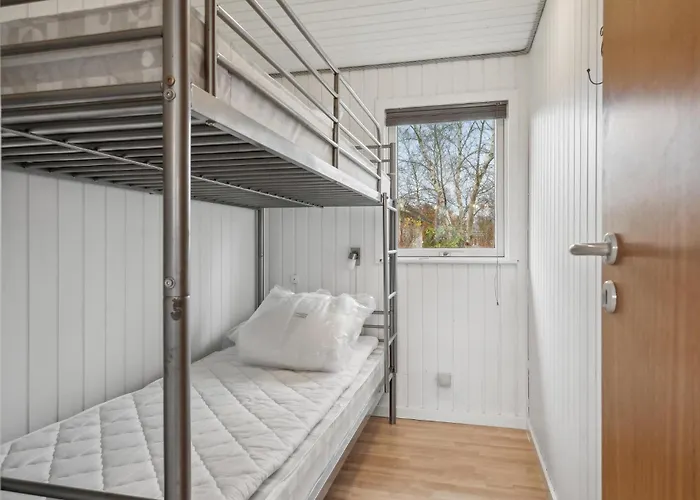 4 Bedroom Cozy In Дом отдыха *
